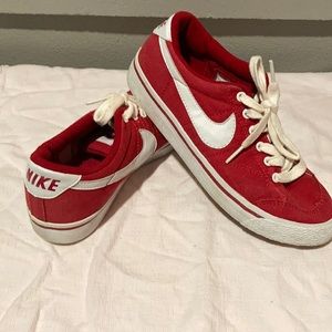Nike Canvas Low Profile Shoes